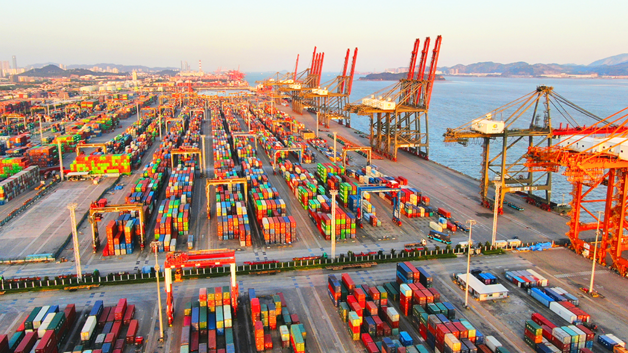 Chaos Unfolds as Huge Tariff on American Purchases Takes Effect—Are You Ready?