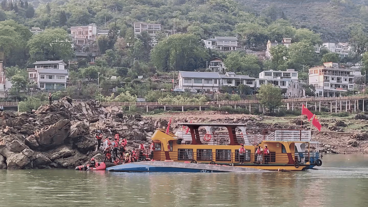 Sudden Storm Strikes Southwest China, Killing 10 as Boats Capsize in Tourist Area