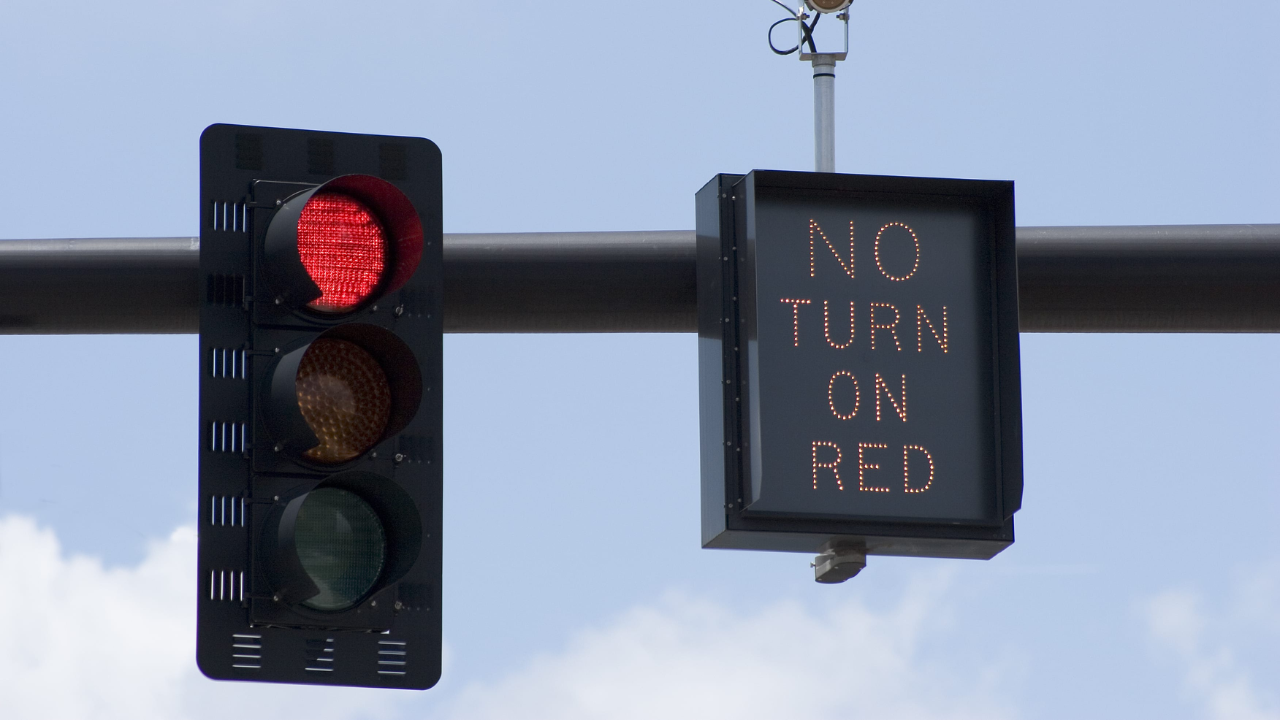 Right Turn on Red Bans Gain Momentum Across U.S. Cities