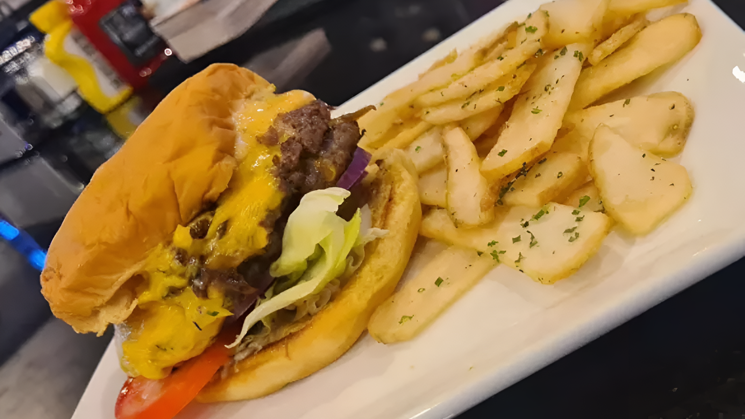 Iowa’s Best Burger Joint Shuts Down Just a Year After Winning Statewide Award