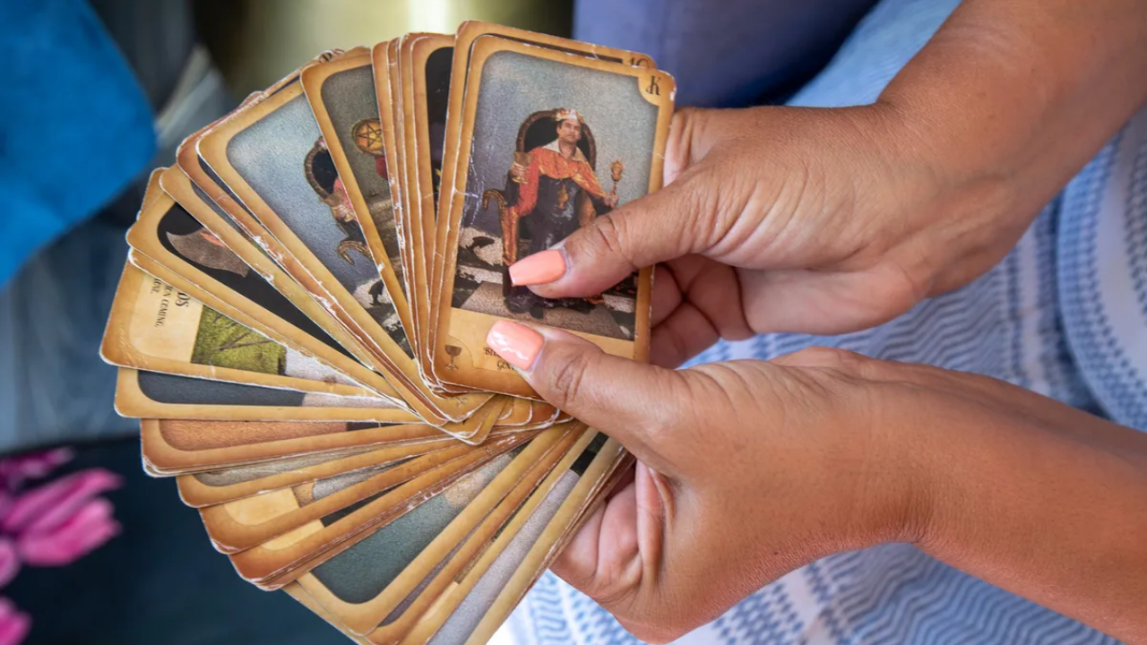 New Pennsylvania Law Could Finally Legalize Fortune Telling and Protect Tarot Readers