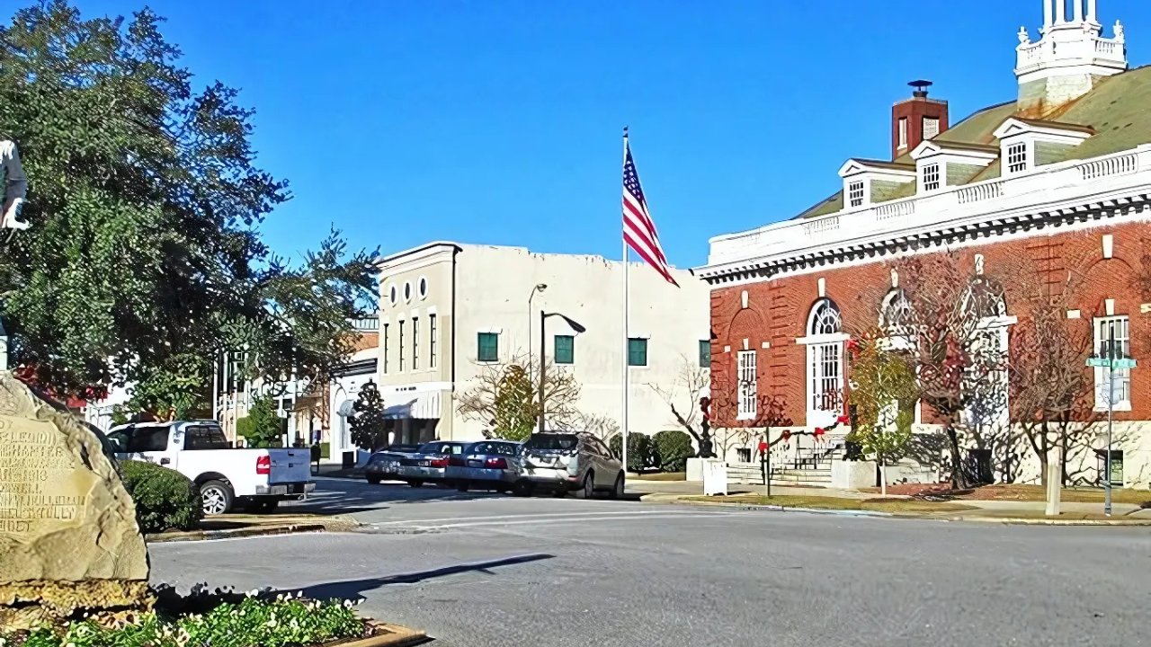 The Alabama Town So Peaceful, You’ll Want to Pack Your Bags Today