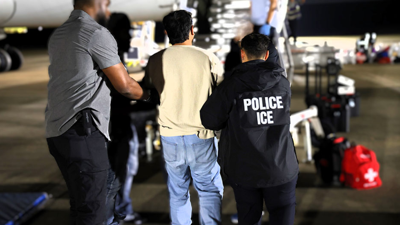 ICE Deports 122 Chinese Nationals on ‘High-Risk’ Flight From Dallas, Sparks Global Attention