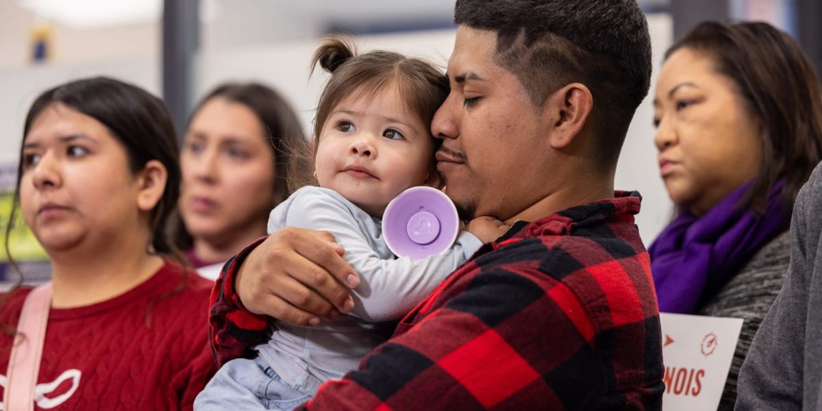 Chicago Father and 1-Year-Old Daughter Allegedly Pepper-Sprayed by Federal Agents During Immigration Operation