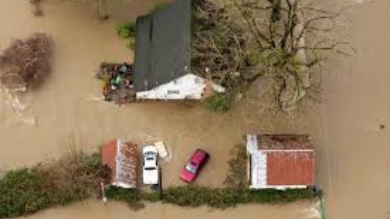 Washington Flood Emergency Declared as Rivers Hit Record Levels, Up to 100,000 May Face Evacuations